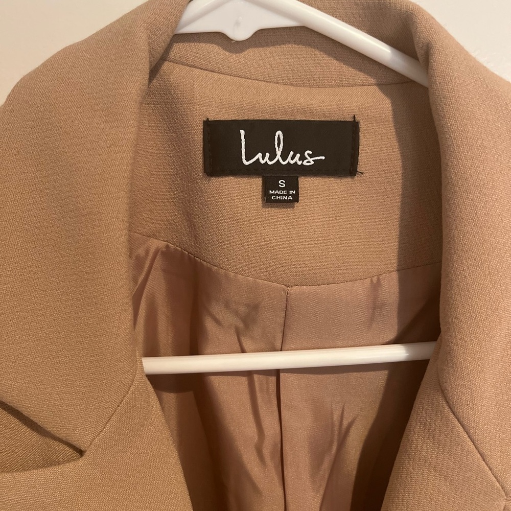 Lulu’s Coat - Picture 2 of 2